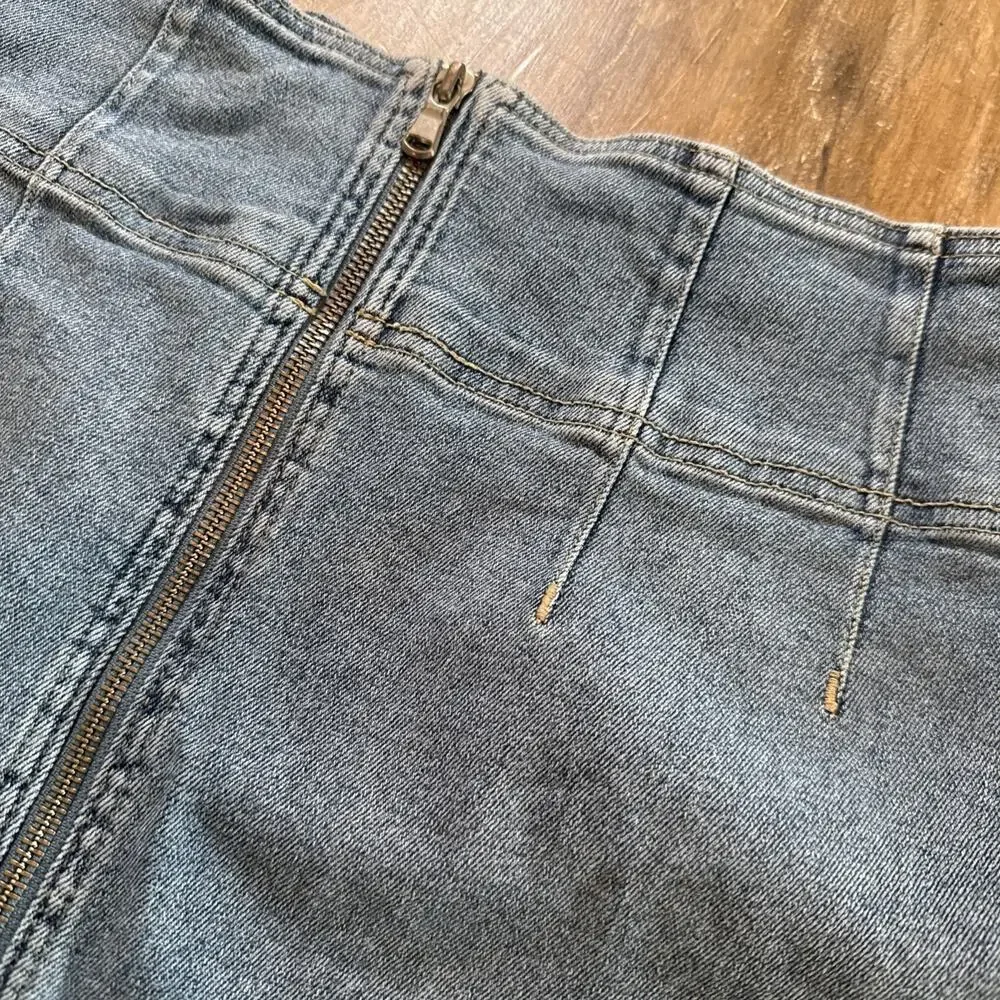 We The Free Denim Mini Skirt Front Zip Closure Womens Size 27 Free People